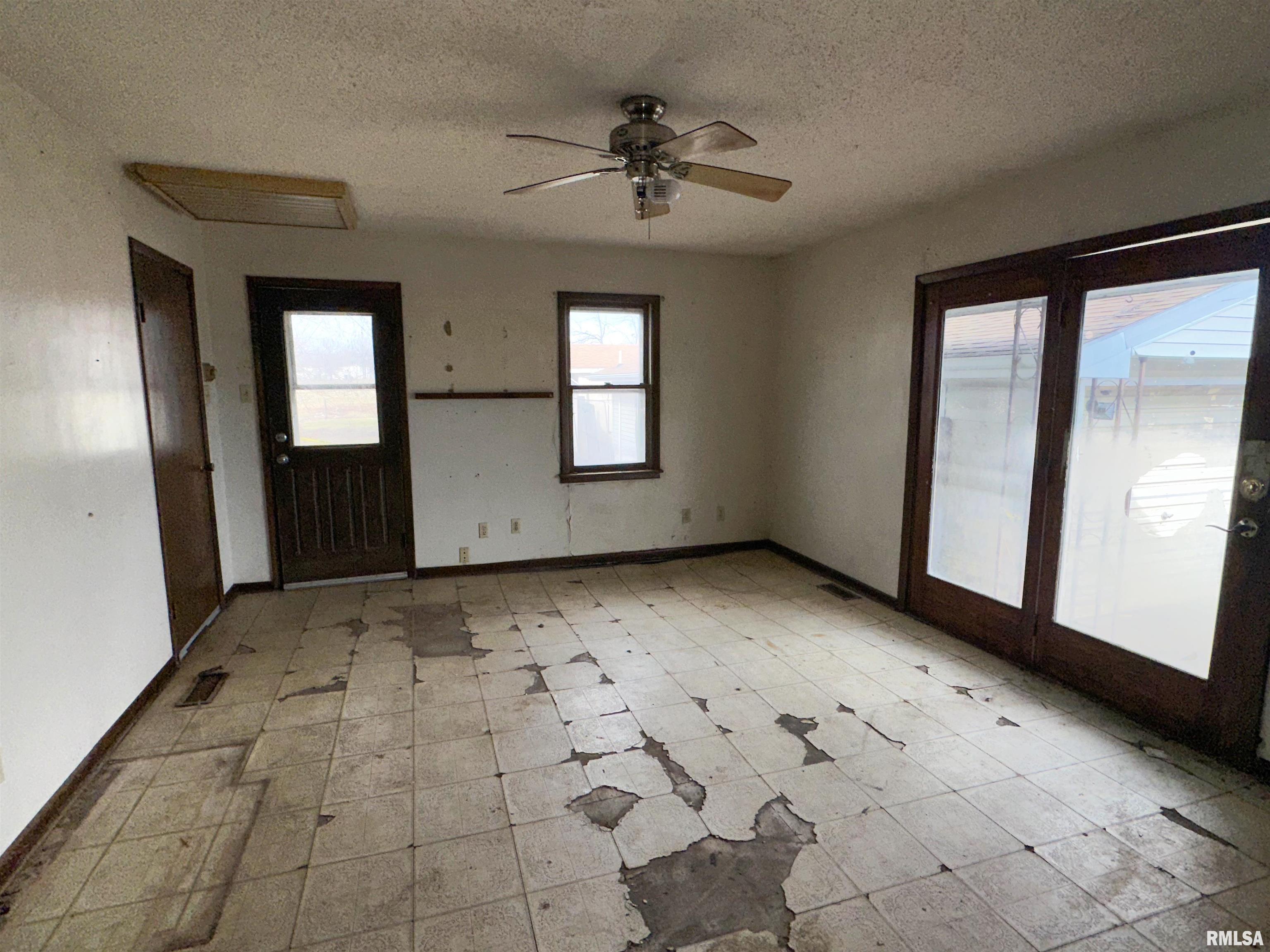 231 East Stoddard Avenue Virden, IL 62690 - Photo 17 of 26