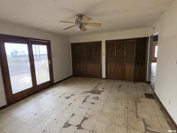 $18,500 | 231 East Stoddard Avenue, Virden, IL 62690