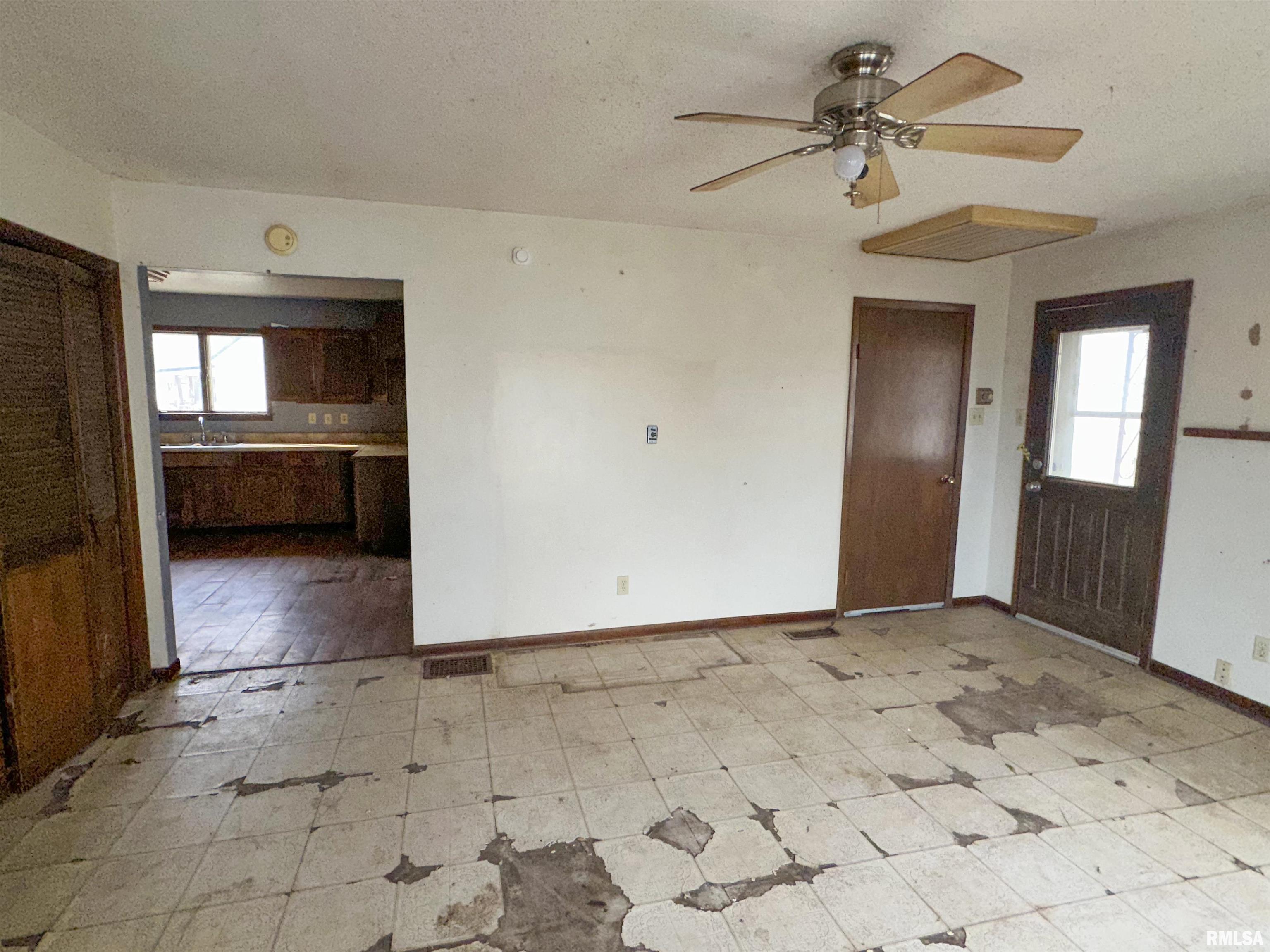 231 East Stoddard Avenue Virden, IL 62690 - Photo 19 of 26