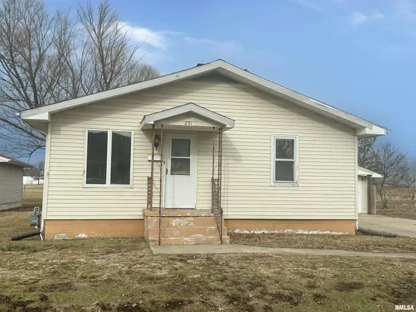 $18,500 | 231 East Stoddard Avenue, Virden, IL 62690