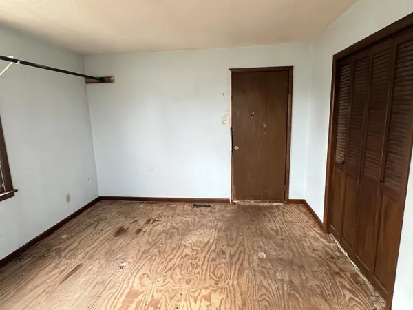 $18,500 | 231 East Stoddard Avenue, Virden, IL 62690