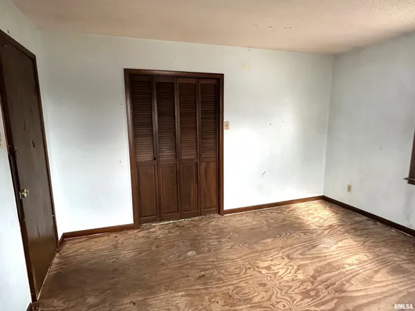 $18,500 | 231 East Stoddard Avenue, Virden, IL 62690