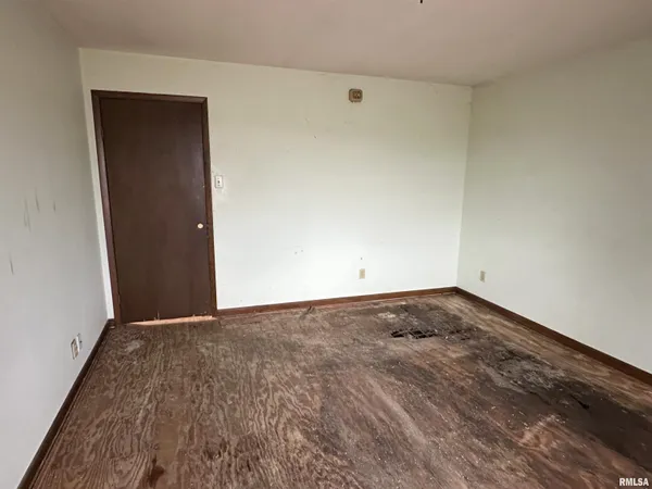 $18,500 | 231 East Stoddard Avenue, Virden, IL 62690