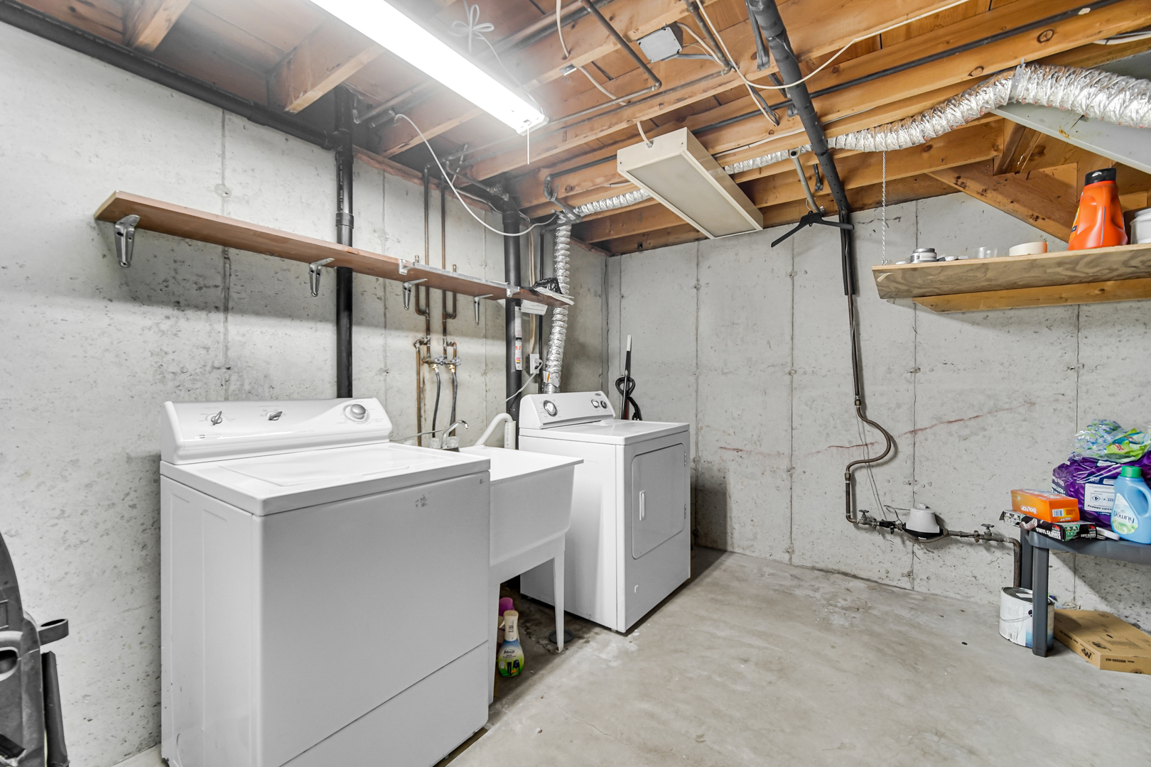 601 Northgate Road, Unit 601 New Lenox, IL 60451 - Photo 19 of 21 a utility room with dryer and washer