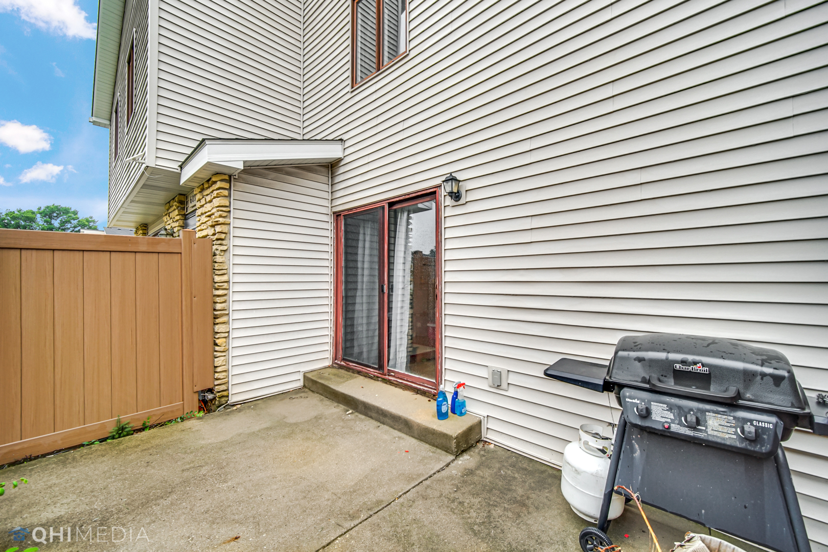 601 Northgate Road, Unit 601 New Lenox, IL 60451 - Photo 20 of 21 a view of a white house with many windows