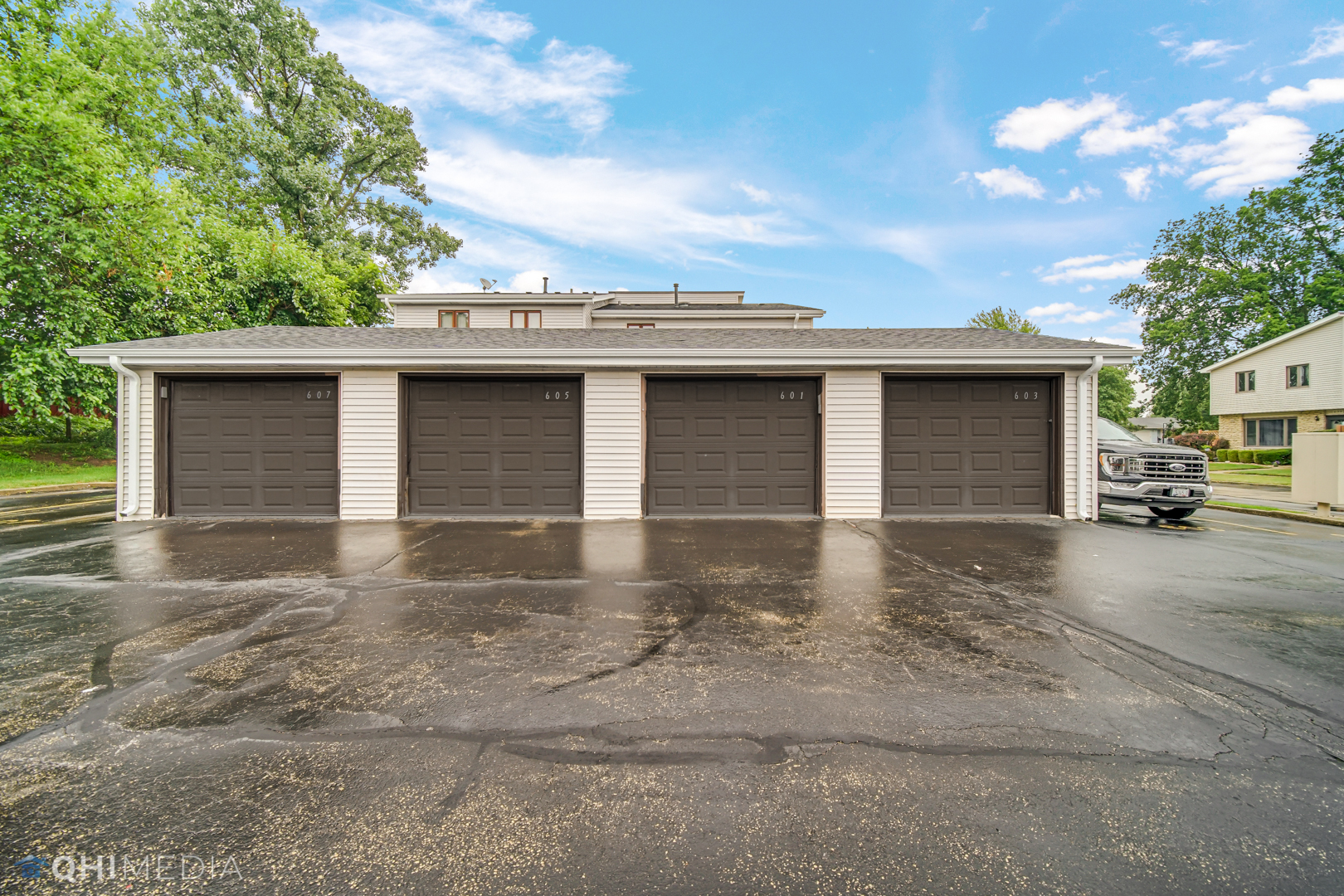 601 Northgate Road, Unit 601 New Lenox, IL 60451 - Photo 4 of 21 a front view of a house with a garage