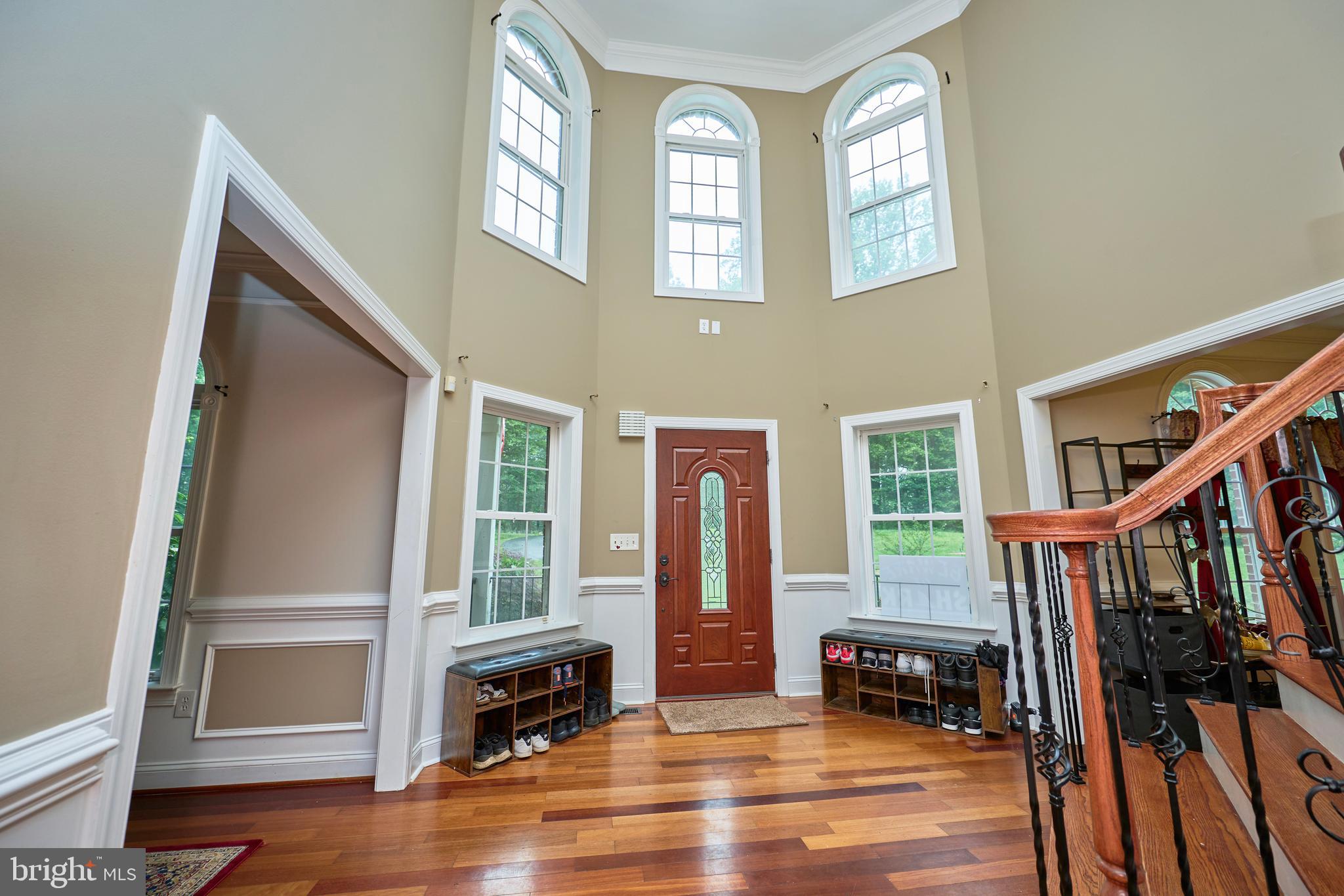 14431 Aden Road Nokesville, VA 20181 - Photo 5 of 38 2 story foyer