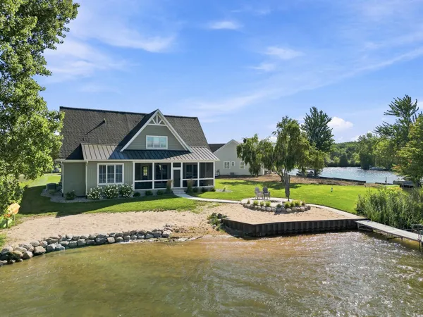 $949,000 | 1019 Peninsula Drive, Weidman, MI 48893