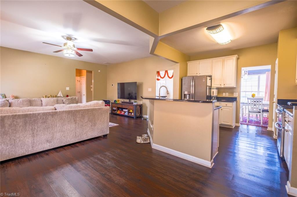 1416 Pondhaven Drive High Point, NC 27265 - Photo 14 of 34