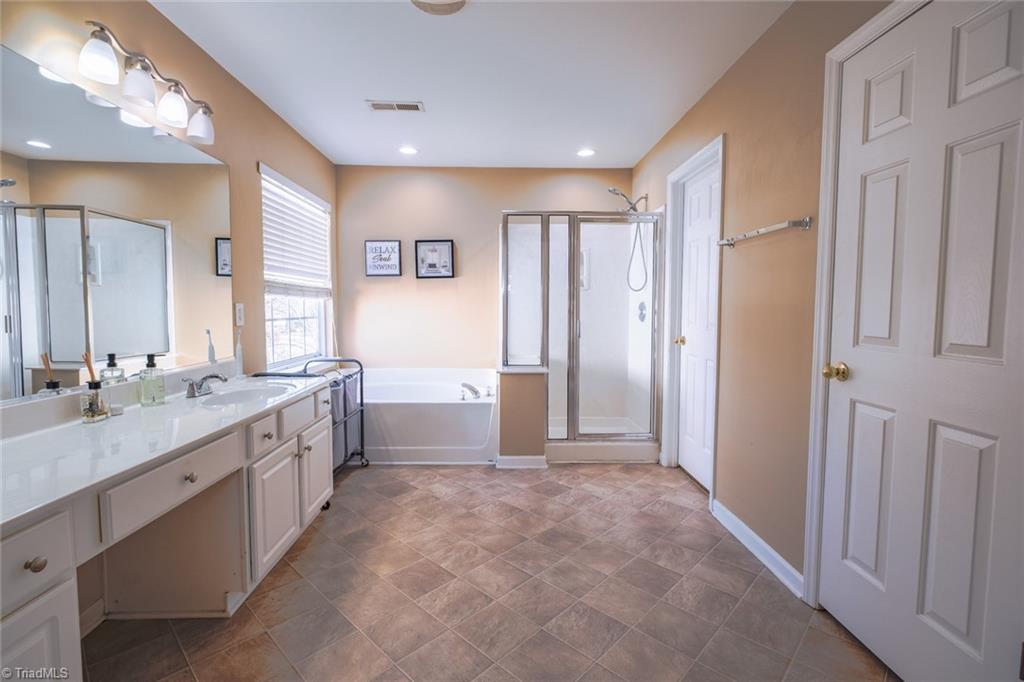 1416 Pondhaven Drive High Point, NC 27265 - Photo 28 of 34