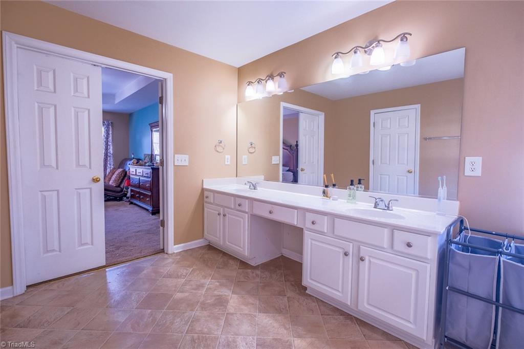 1416 Pondhaven Drive High Point, NC 27265 - Photo 29 of 34