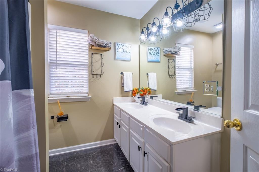 1416 Pondhaven Drive High Point, NC 27265 - Photo 33 of 34