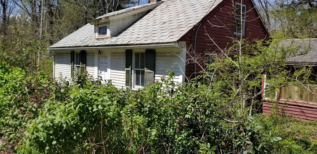 16 Amherst Road Pelham, MA 01002 - Photo 1 of 17 a front view of a house with garden