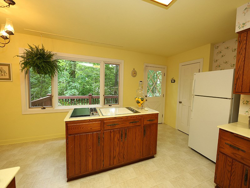 8600 Valley Brook Drive Raleigh, NC 27613 - Photo 8 of 25 Kitchen has eat-in breakfast area, pantry, and center island with down draft Jennair. Kitchen