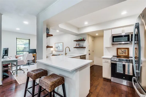 $2,500 | 6020 Birchbrook Drive, Unit 210, Dallas, TX 75206