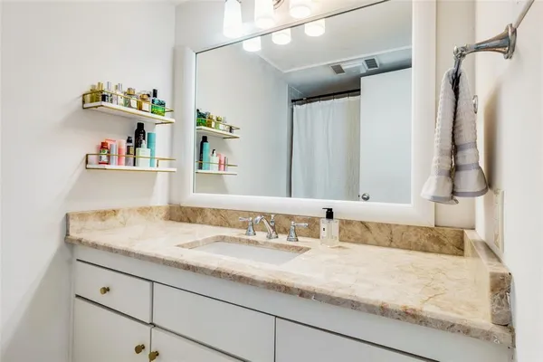 $2,500 | 6020 Birchbrook Drive, Unit 210, Dallas, TX 75206