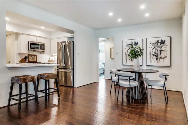 $2,500 | 6020 Birchbrook Drive, Unit 210, Dallas, TX 75206