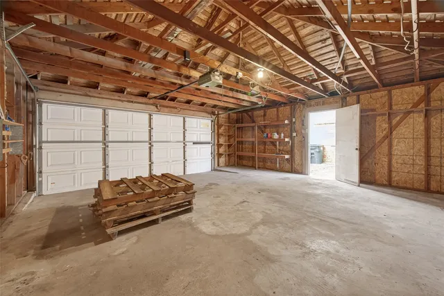 a view of livingroom with furniture