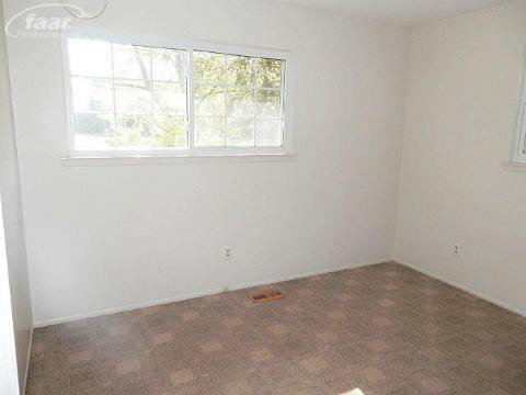 5484 Colony Road Grand Blanc, MI 48439 - Photo 8 of 10 20174766-7.JPG