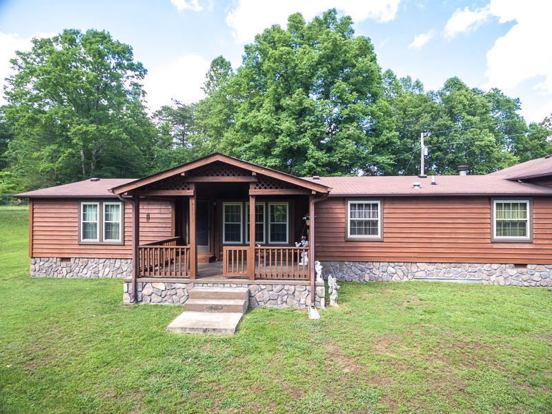 140 Nolan Lane Heiskell, TN 37754 - Photo 2 of 39