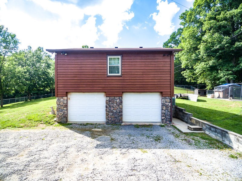 140 Nolan Lane Heiskell, TN 37754 - Photo 33 of 39