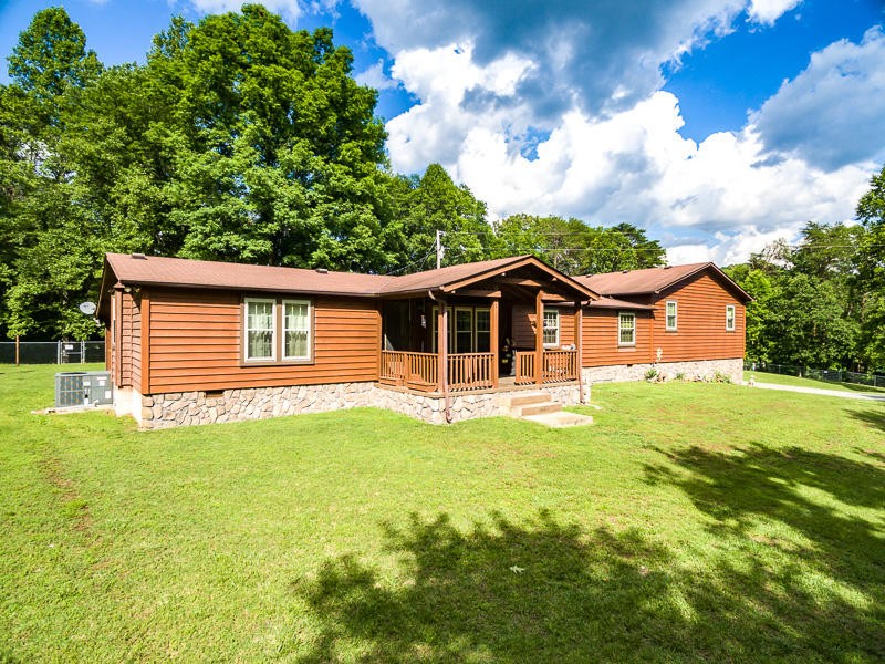 140 Nolan Lane Heiskell, TN 37754 - Photo 4 of 39