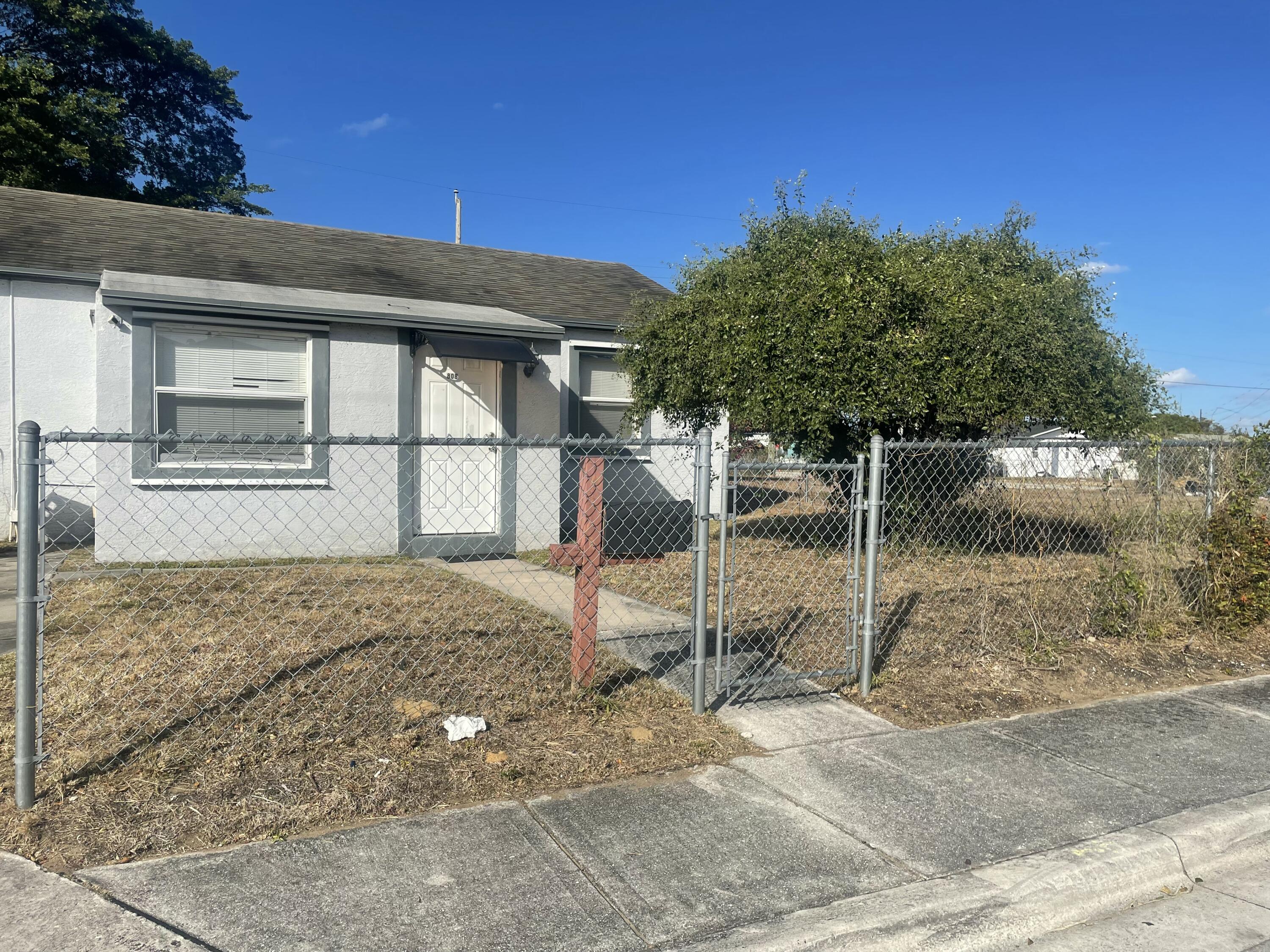 808 West 4th Street Riviera Beach, FL 33404 - Photo 2 of 10 20260208_203845910_iOS