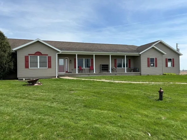 $430,000 | 3053 County Road 1900 North, Sheldon, IL 60966