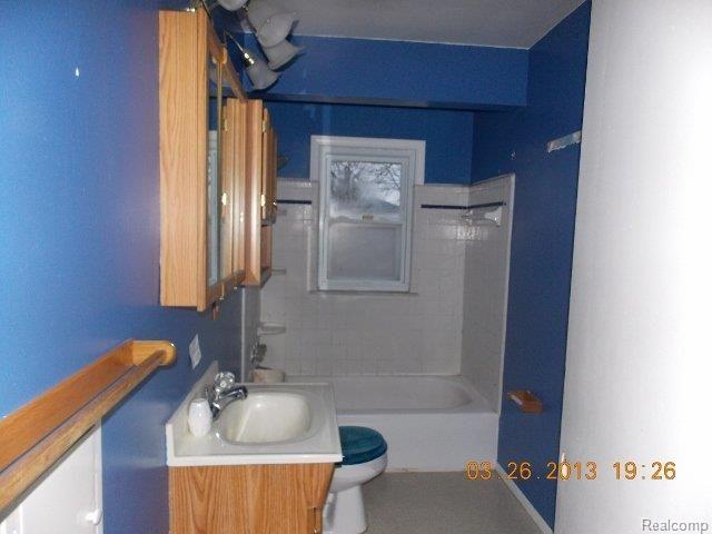 23795 Roxana Avenue Eastpointe, MI 48021 - Photo 8 of 13 DSCN2090 (640x480).jpg