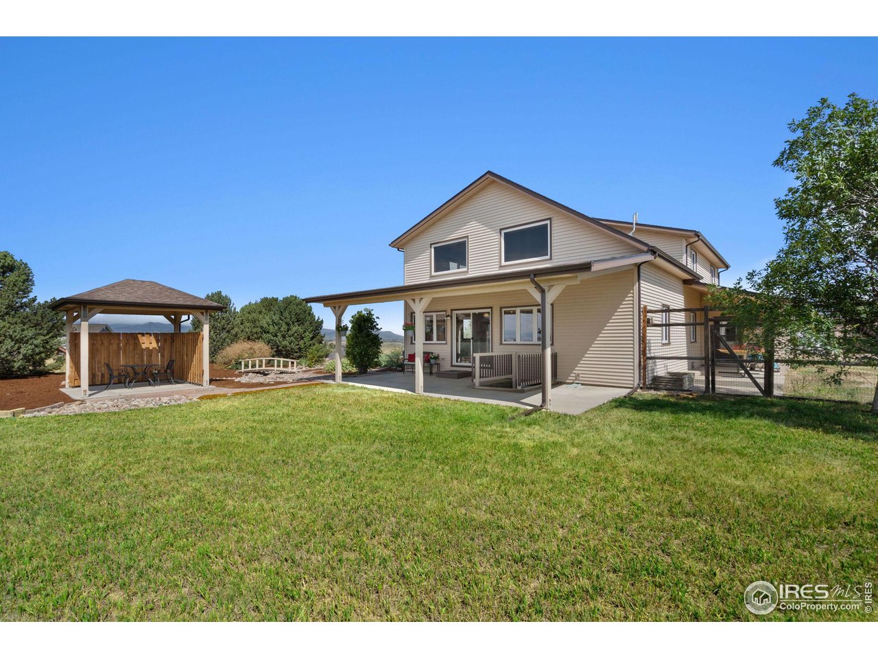 12492 Wasatch Road Longmont, CO 80504 - Photo 25 of 35 a front view of a house with a garden
