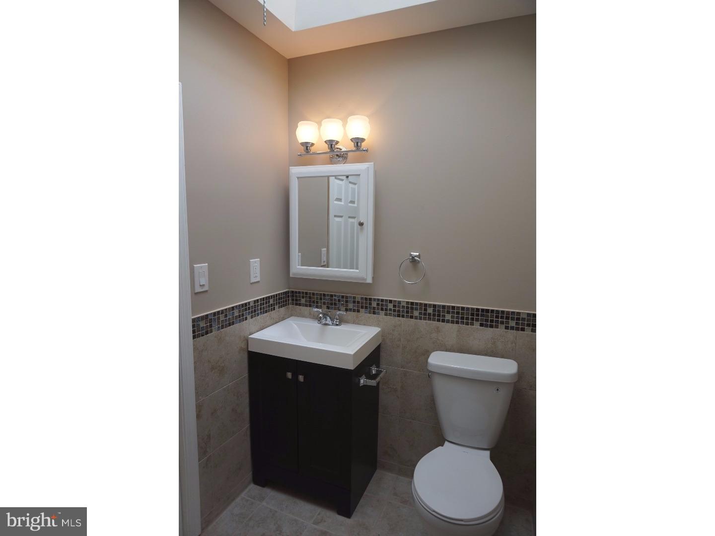 5732 Nassau Road Philadelphia, PA 19131 - Photo 11 of 18 Bathroom