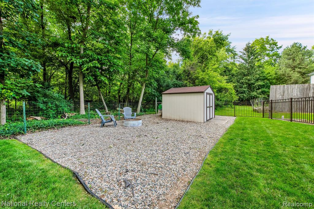 3640 Winter Creek Road Rochester Hills, MI 48307 - Photo 9 of 34