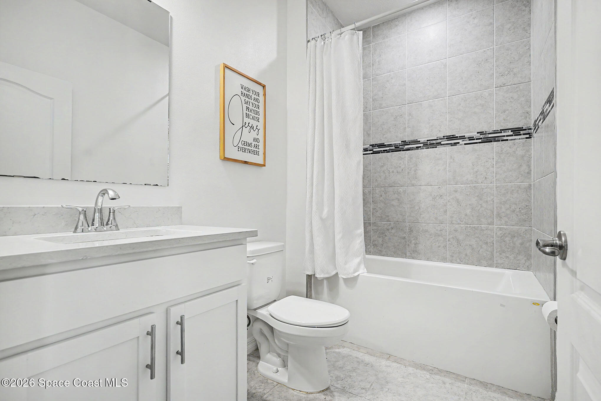 1030 Grapefruit Road Southeast Palm Bay, FL 32909 - Photo 16 of 28 Guest Bath