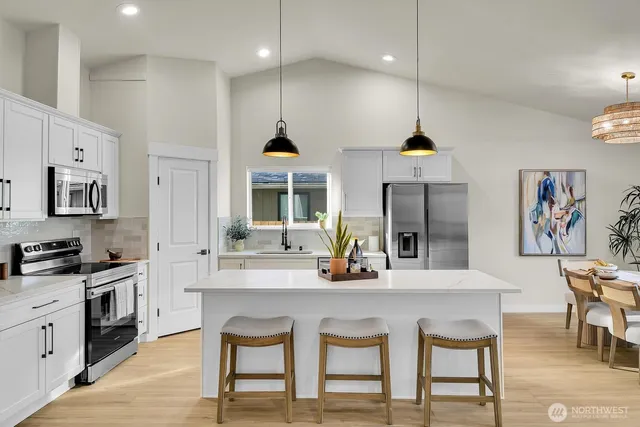 $1,350,000 | 1001 8th Avenue Northwest, Puyallup, WA 98371