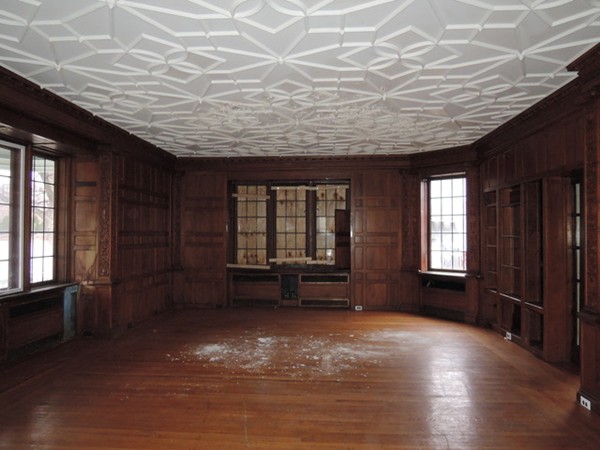 37 George Street Springfield, MA 01105 - Photo 8 of 28 an empty room with windows