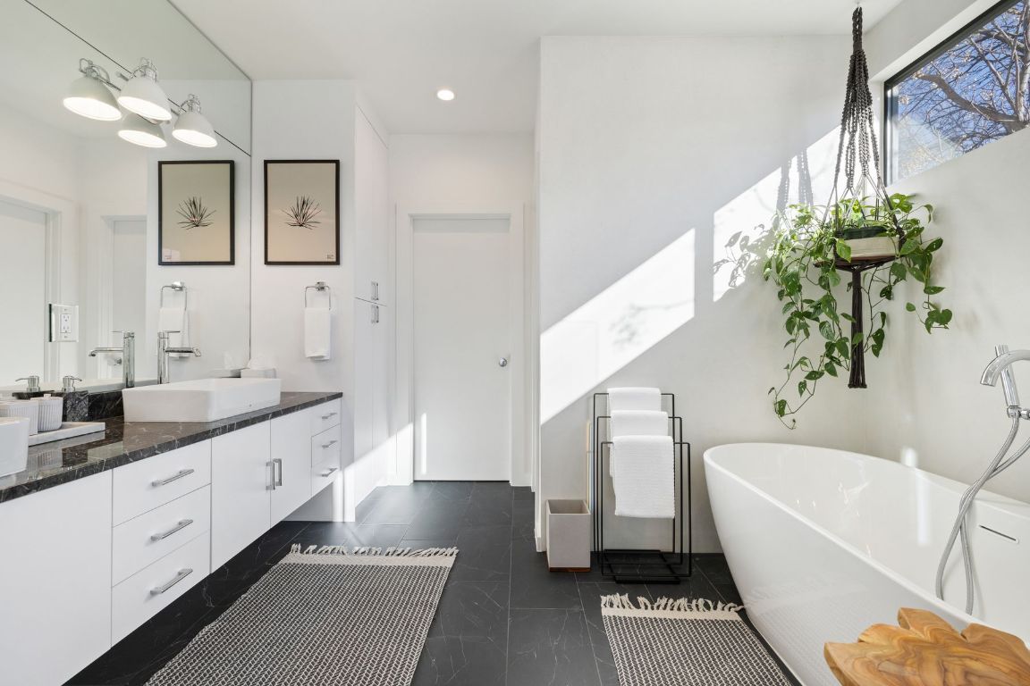 1304 Comal Street Austin, TX 78702 - Photo 19 of 39