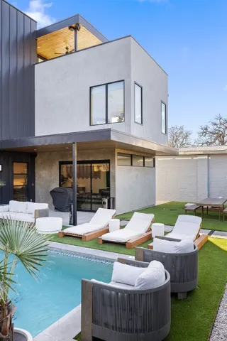 $9,995 | 1304 Comal Street, Austin, TX 78702