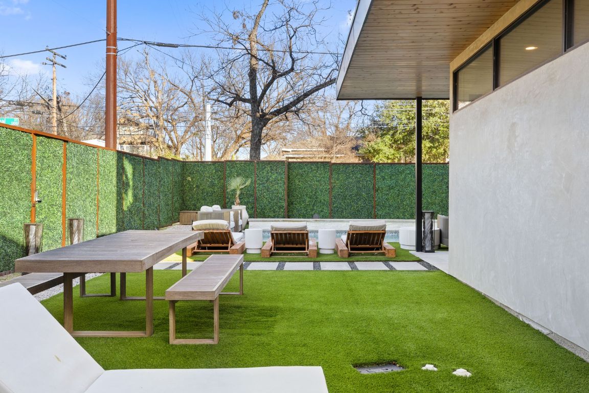 1304 Comal Street Austin, TX 78702 - Photo 35 of 39