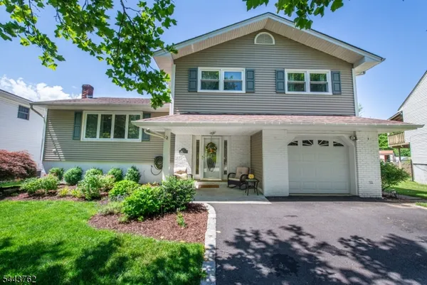$675,000 | 7 Wolf Place, Parsippany, NJ 07054