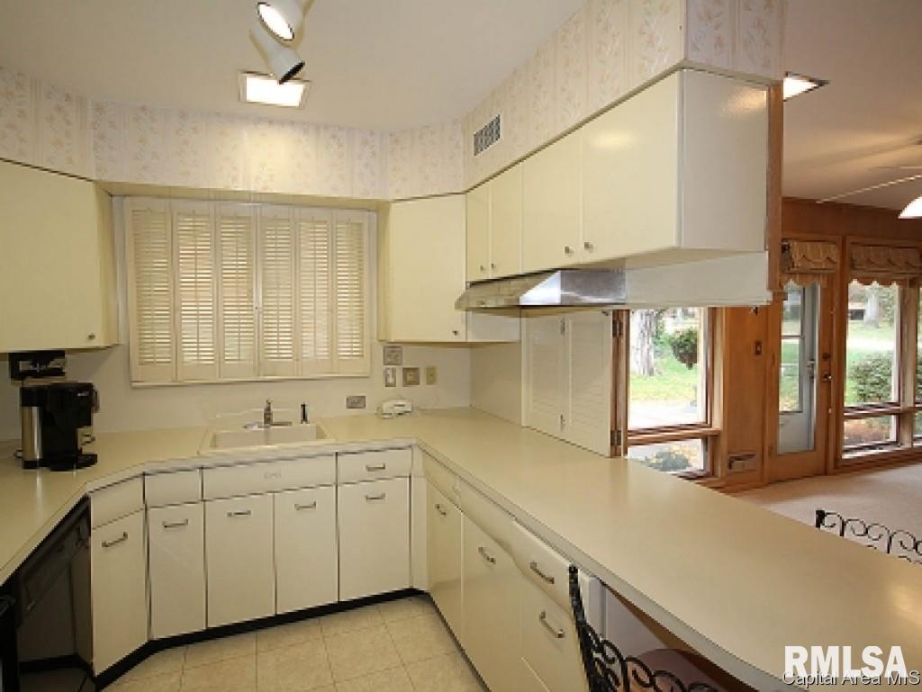 2 Top Hill Lane Springfield, IL 62704 - Photo 5 of 25 Gallery Image 5