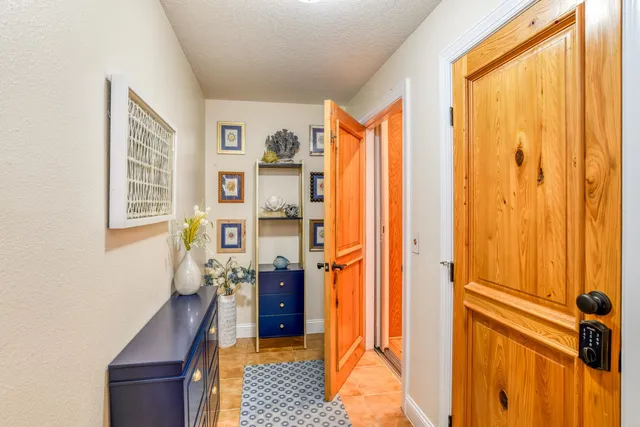 a view of a water fountain in front of a building