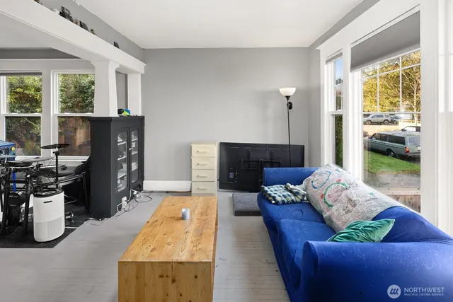 $1,299,900 | 2011 East James Street, Seattle, WA 98122