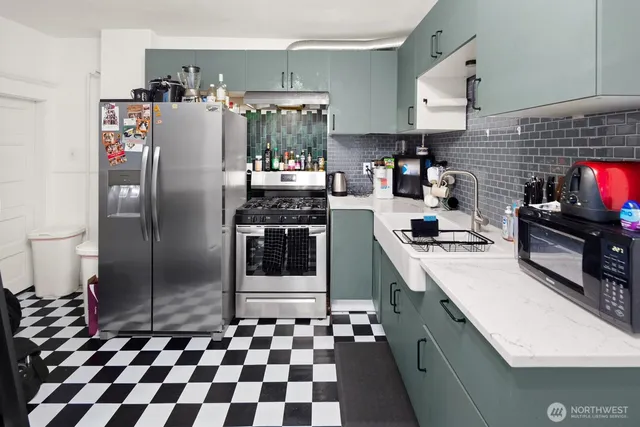 $1,299,900 | 2011 East James Street, Seattle, WA 98122