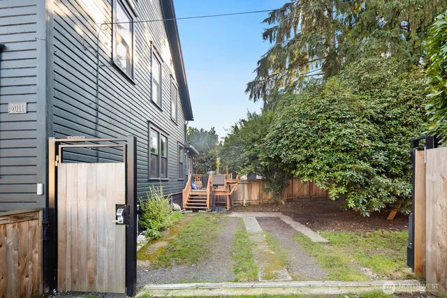 $1,299,900 | 2011 East James Street, Seattle, WA 98122