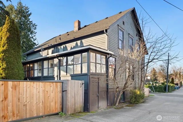 $1,299,900 | 2011 East James Street, Seattle, WA 98122