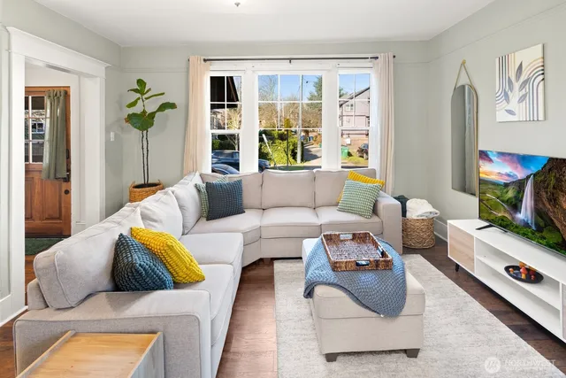 $1,299,900 | 2011 East James Street, Seattle, WA 98122