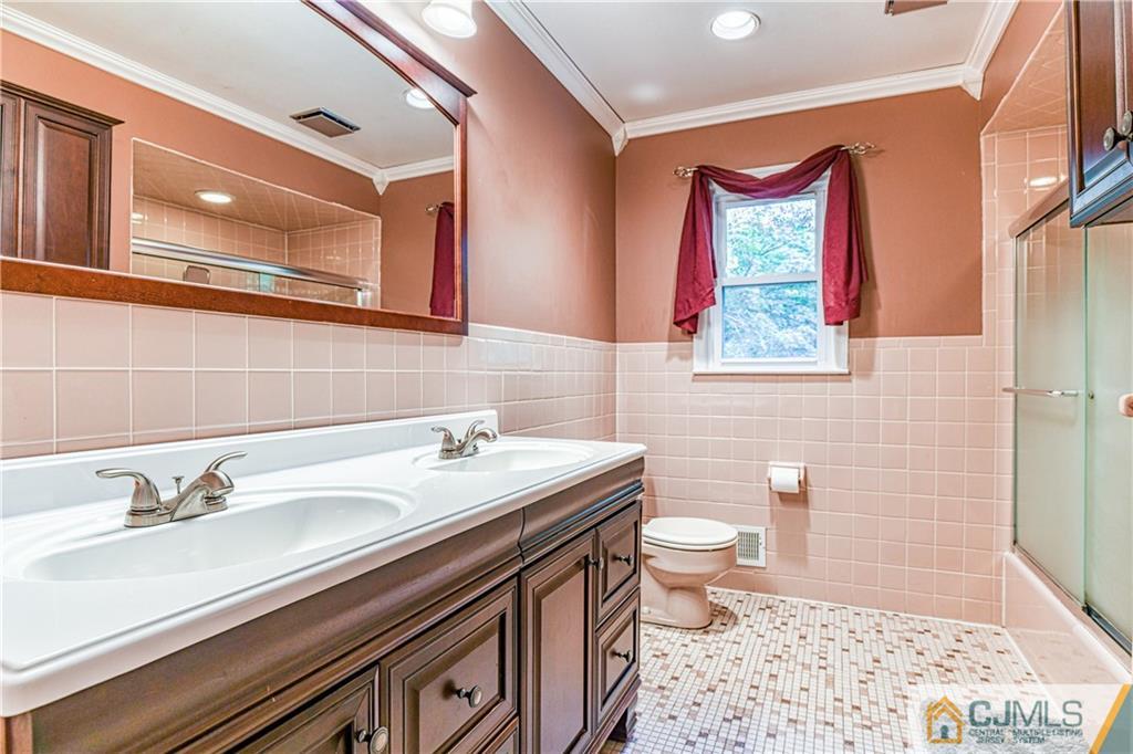 26 Woodmere Road North Brunswick, NJ 08902 - Photo 38 of 49 Gallery Image 38