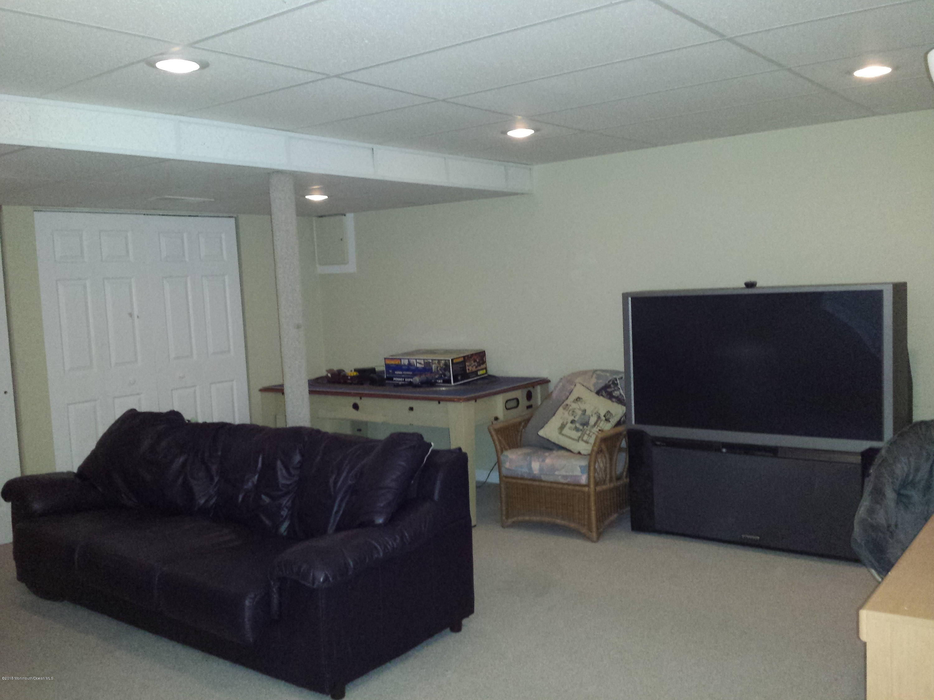 10 Grindstone Road Howell, NJ 07731 - Photo 11 of 14 Additional living space