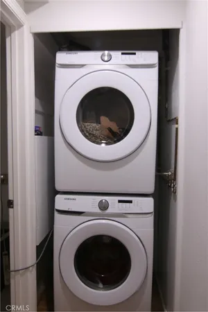 a close up view of a washer and dryer