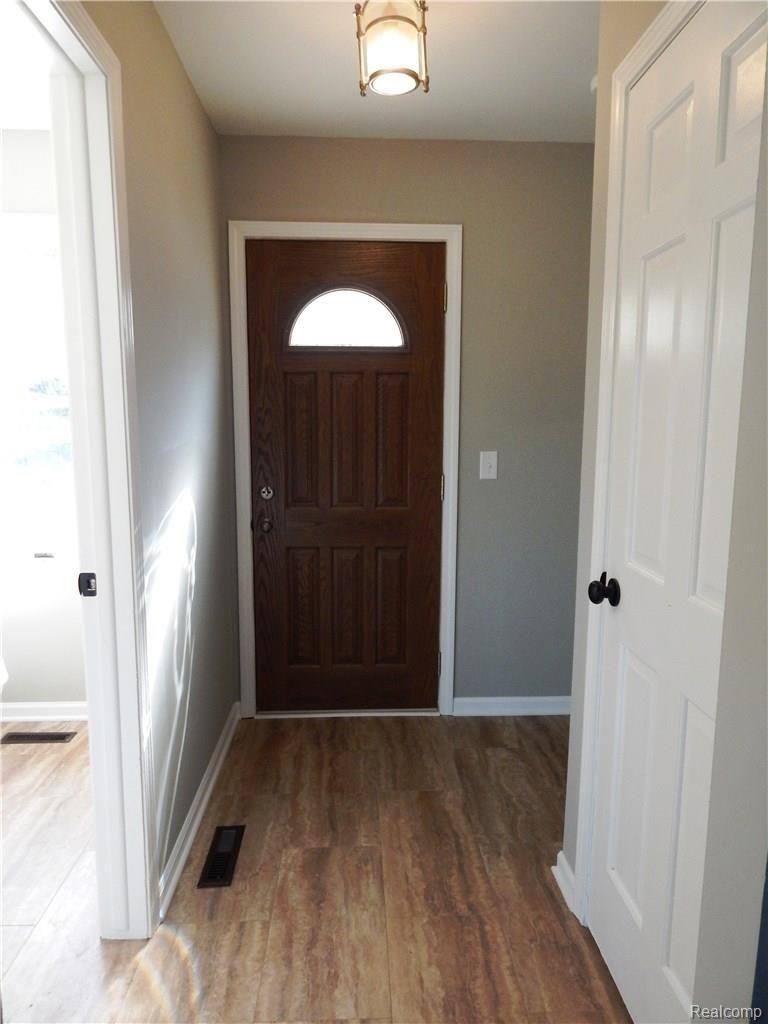 11240 Tipsico Lake Road Fenton, MI 48430 - Photo 24 of 43 DSCN5096.JPG